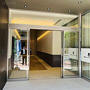 オフィスビル出入口