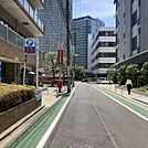 ビル前面道路
