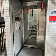 オフィスビル出入口