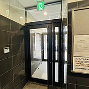 オフィスビル出入口