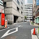 ビル前面道路