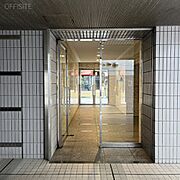 オフィスビル出入口