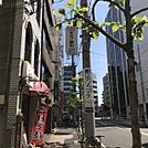 ビル前面道路