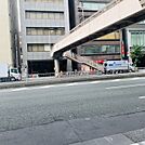 ビル前面道路