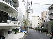 ビル前面道路