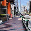 ビル前面道路