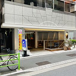 9 / 18