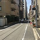 ビル前面道路