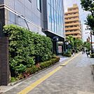 三つ目通り面す