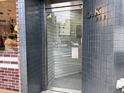 オフィスビル出入口