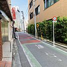 ビル前面道路