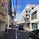ビル前面道路