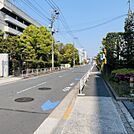 ビル前面道路