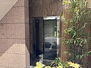 オフィスビル出入口