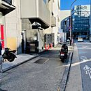 ビル前面道路