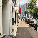 ビル前面道路