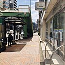 ビル前面道路
