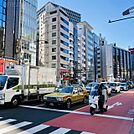 ビル前面道路