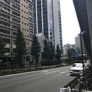 ビル前面道路