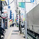 前面は早稲田通り