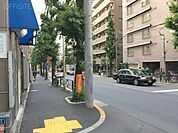 ビル前面道路