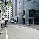ビル前面道路