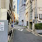 ビル前面道路