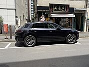 前面に白枠駐車場