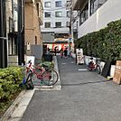 ビル前面道路