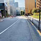 ビル前面道路