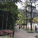 ビル前面道路