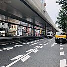前面は六本木通り