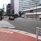 ビル前面道路