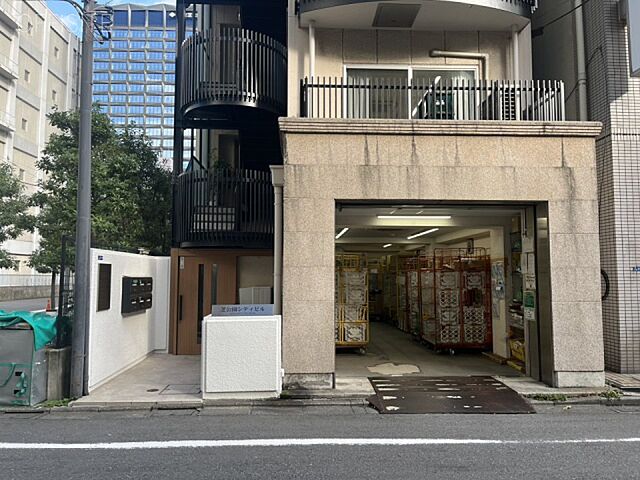7 / 17