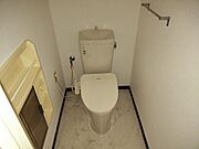 温水洗浄便座付きで快適です。