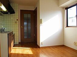 キャッスルバレー 201 2階1DKのリビング/ダイニング