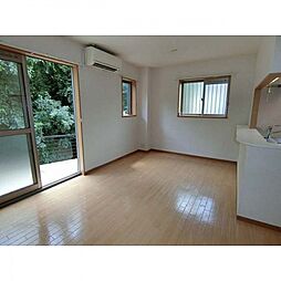 サンブライト 103 1階2LDKのリビング/ダイニング