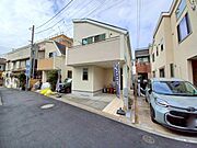 北＆南側は、隣地敷延のため、3方に開けたような開放感ございます内外新規フルリノベーション済のキレイ