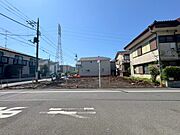 全区画キレイな整形地。北6ｍ×東6ｍの開放的なロケーション。周辺は街灯が整備されており、お子様や、帰