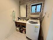 オシャレなデザイナーズの洗面化粧台現在居住中です。ご内覧などの日程調整はアムティックにお任せくださ