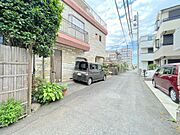 ベッドタウンの八王子駅まで徒歩14分。駅までは明るい道のりで安心の住環境建蔽率・容積率の高い土地