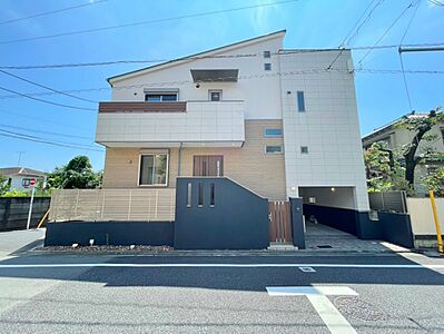 外観:もうじきリフォーム完了予定ですまるで新築の様なキレイなお住まいに生まれ変わります初期費用を抑えて 外観:もうじきリフォーム完了予定ですまるで新築の様なキレイなお住まいに生まれ変わります初期費用を抑えて