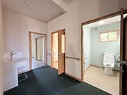 トイレ側洗面台