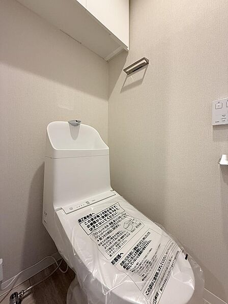 トイレには快適な温水洗浄便座付き