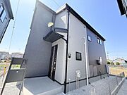 南向きで日当たり良好、全居室収納付きの4LDK。（5号棟）