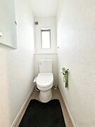 2階にもトイレを設置。朝の忙しい時間帯も混雑することなく快適です。