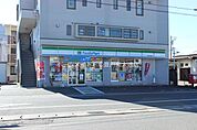 ファミリーマート豊川大崎店 394m