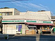 ローソンストア100豊川南大通店 146m