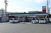 ファミリーマート豊川小坂井店 587m