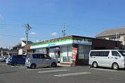 ファミリーマート豊川寿通店 278m
